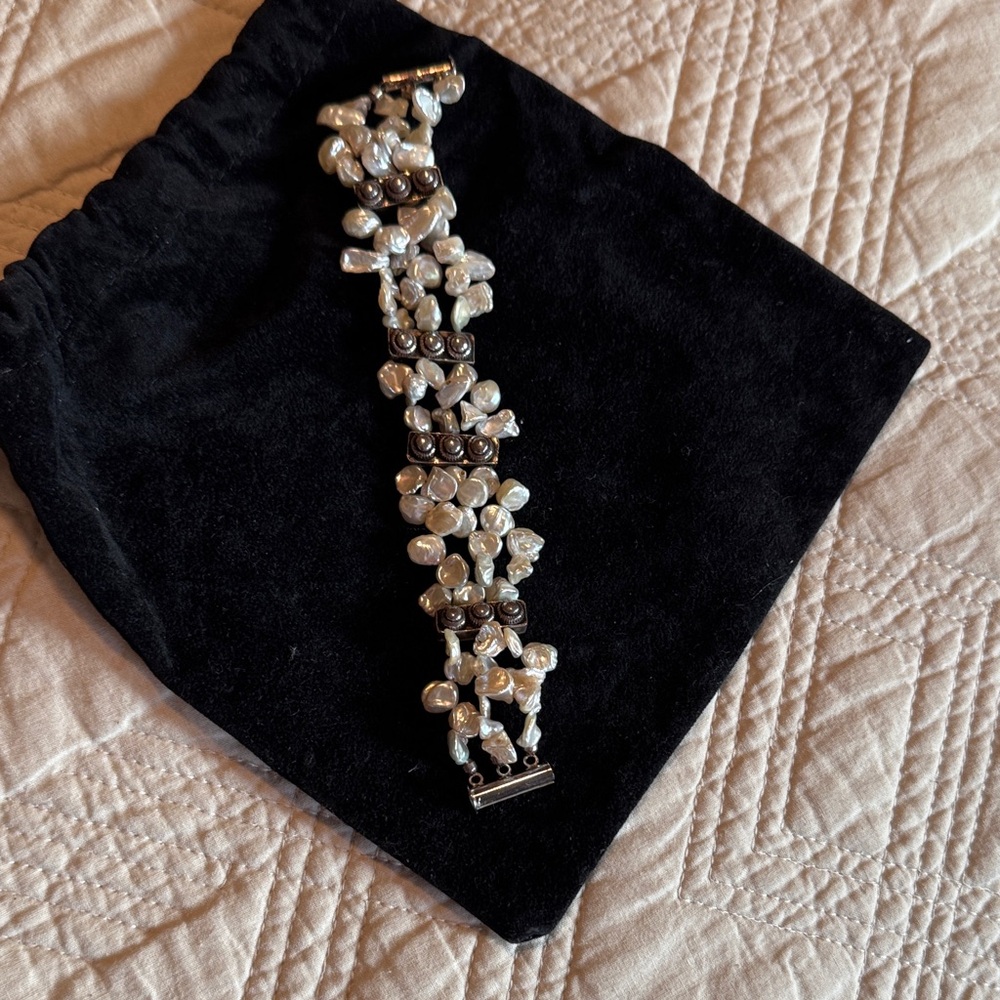 Elegant Pearl and Silver Bracelet